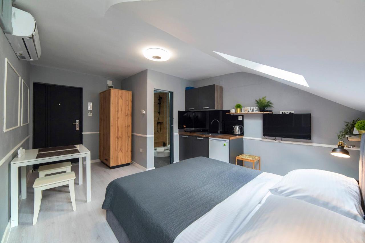 Manuela Studio Apartments, 4Th Floor, No Elevator Загреб Екстериор снимка