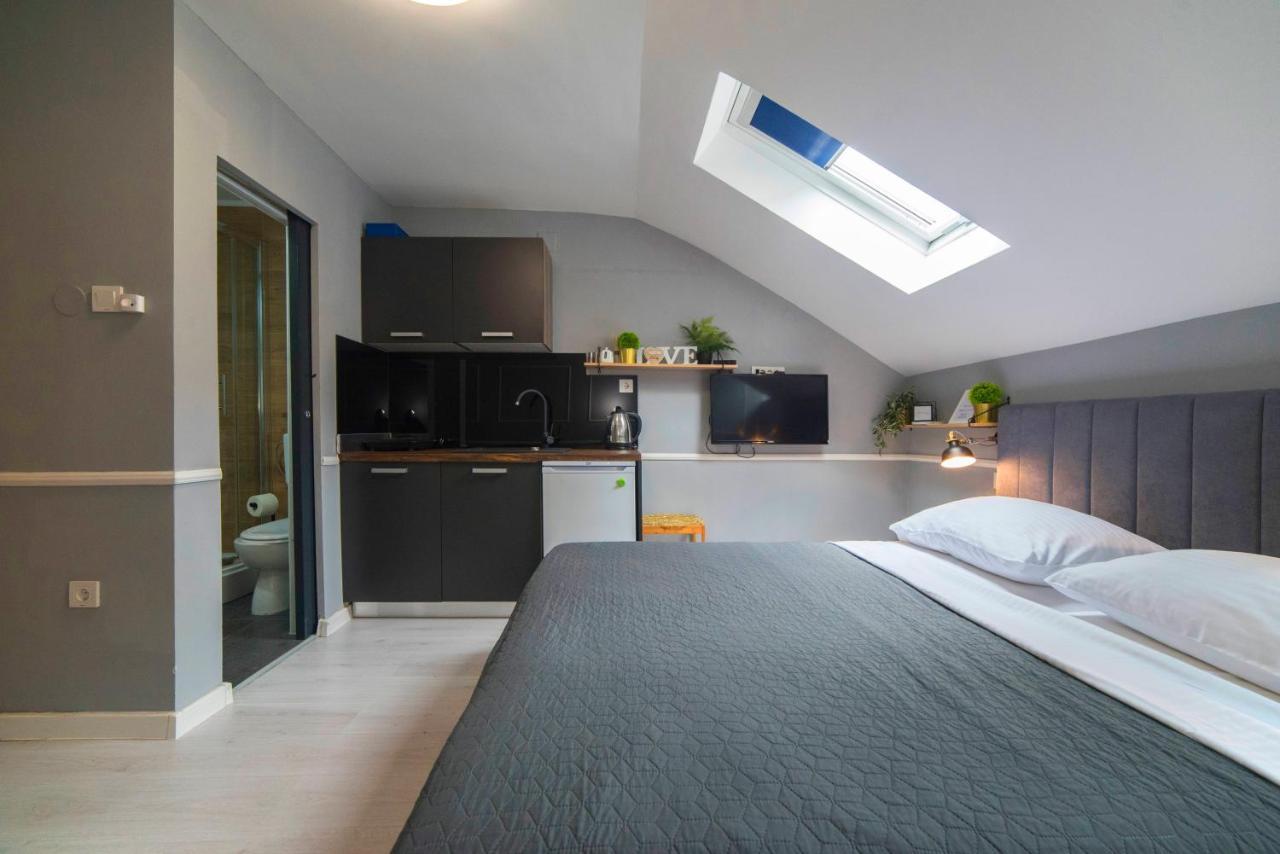 Manuela Studio Apartments, 4Th Floor, No Elevator Загреб Екстериор снимка