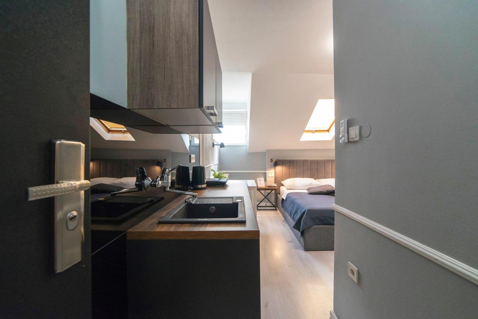 Manuela Studio Apartments, 4Th Floor, No Elevator Загреб Екстериор снимка